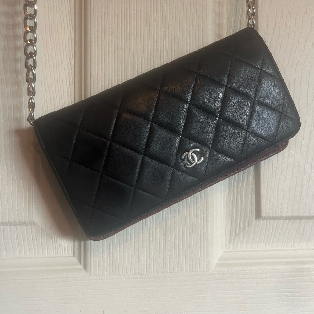 CHANEL wallet on chain (woc)